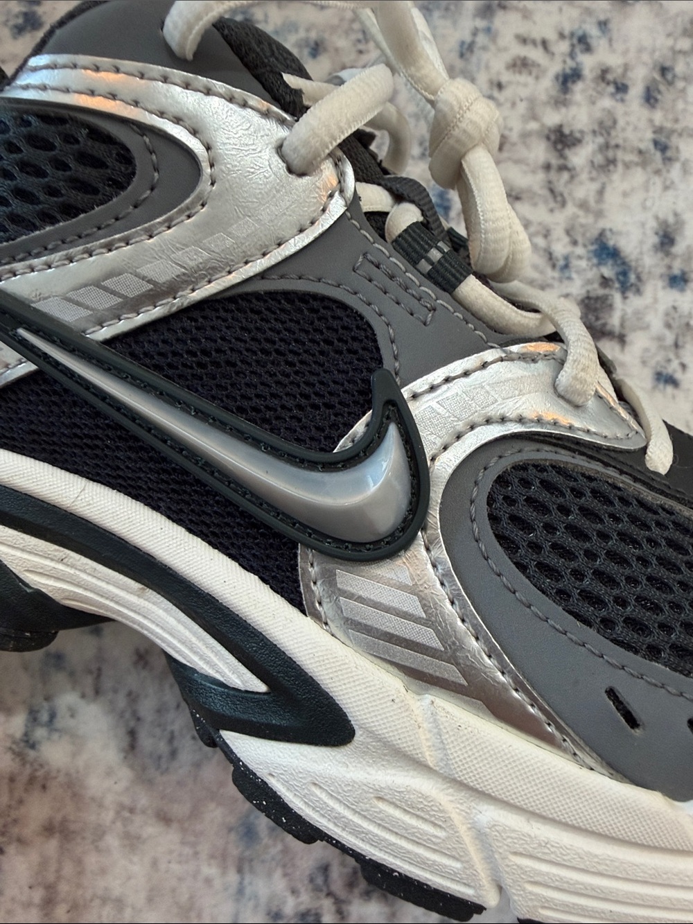 Nike V5 RNR in the Seaweed/Metallic Silver/Anthracite/Smoke Grey/Sai - Picture 6 of 7